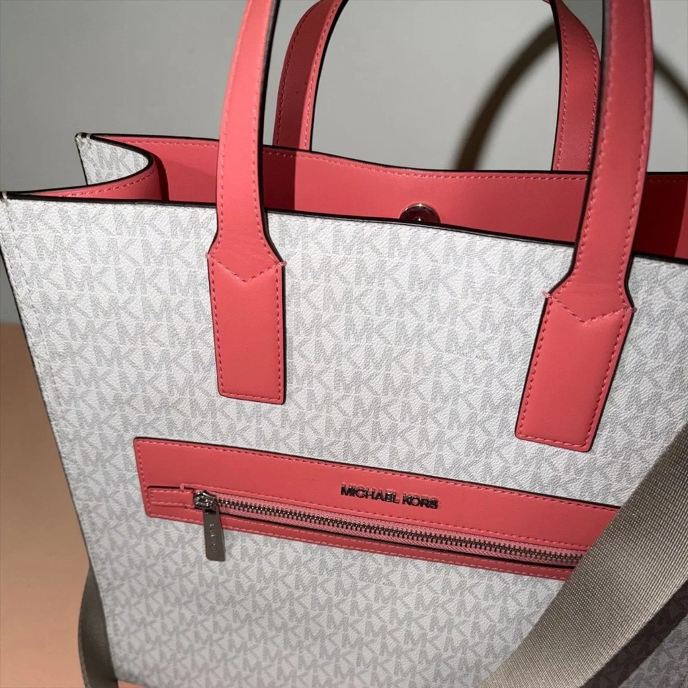 MICHAEL KORS Kenly Large Signature Logo Tape Tote Bag : Grapefruit and white
